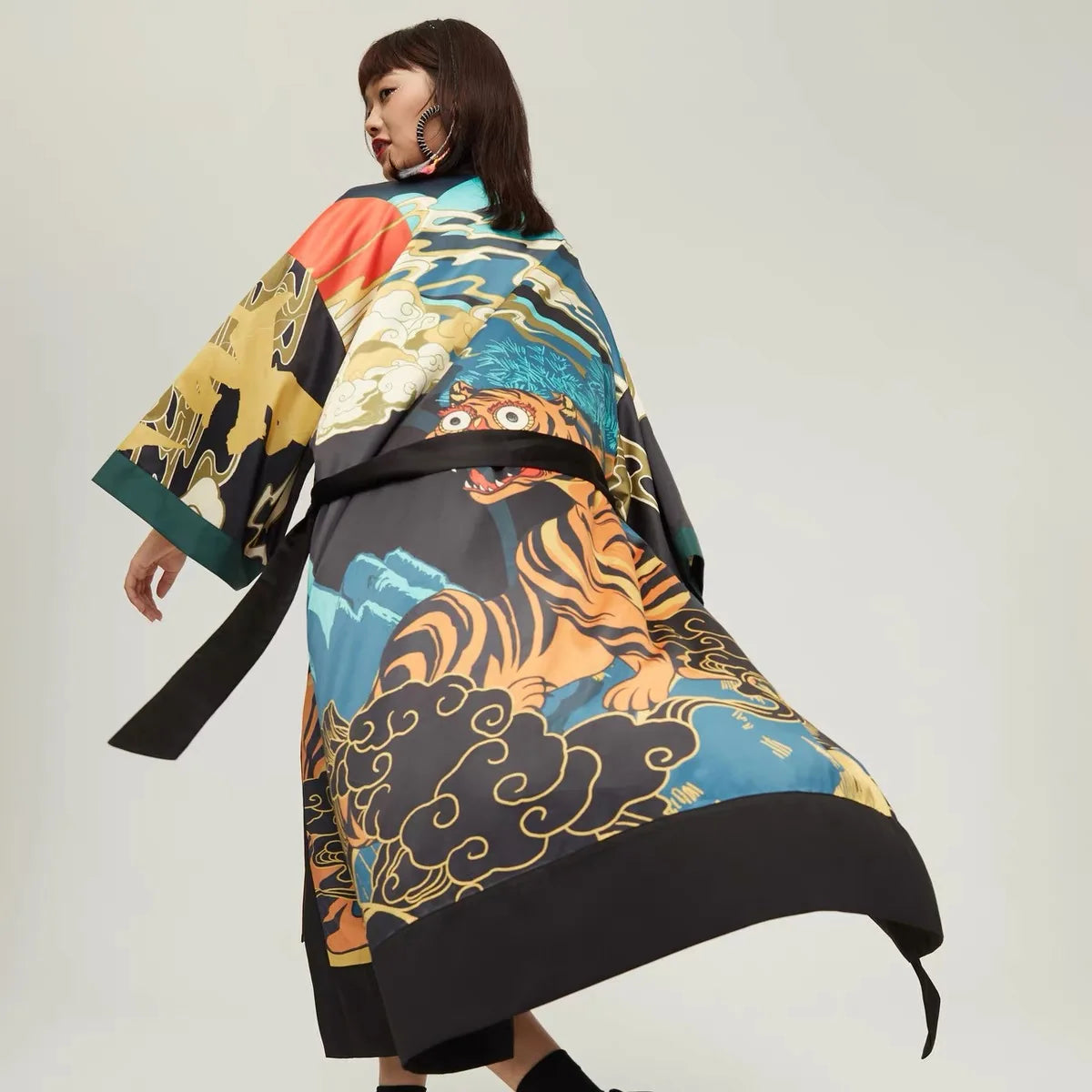 Kimono largo Tora – tigre oriental, negro – vista 4